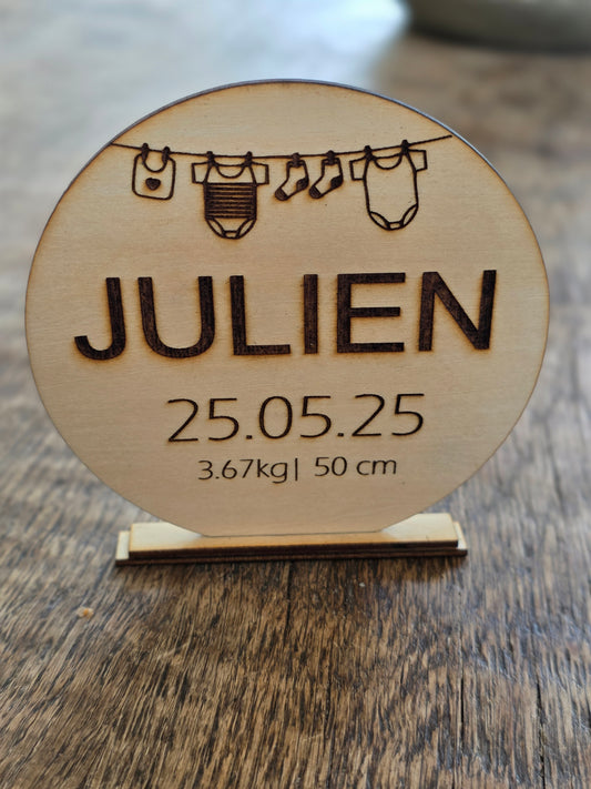 Houten naamcirkel met geboortedetails
